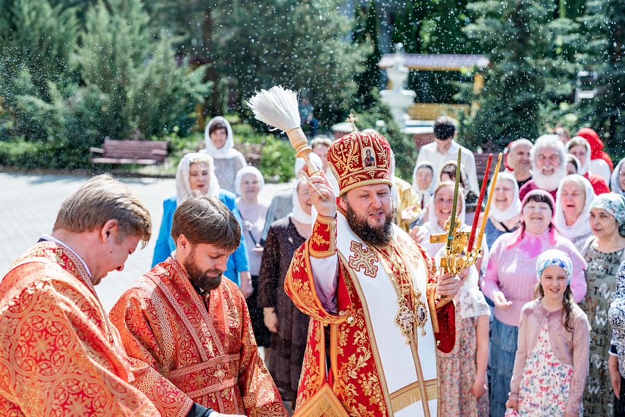 Божественная литургия во Всехсвятском храме города Серпухова